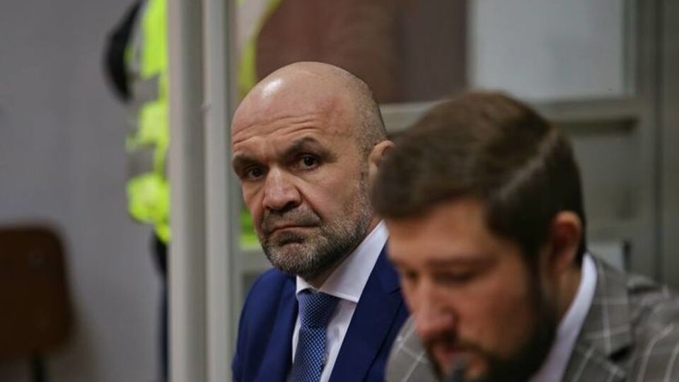 Мангер присутній у суді