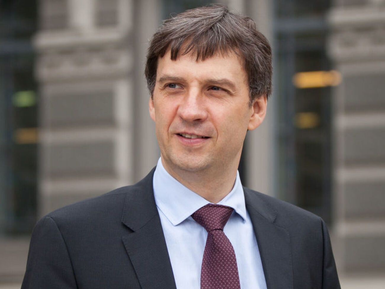 Посилення курсу гривні не є перемогою чи зрадою &ndash; це ознака нестійкого курсу, який необхідний українській економіці, вважає Чурій