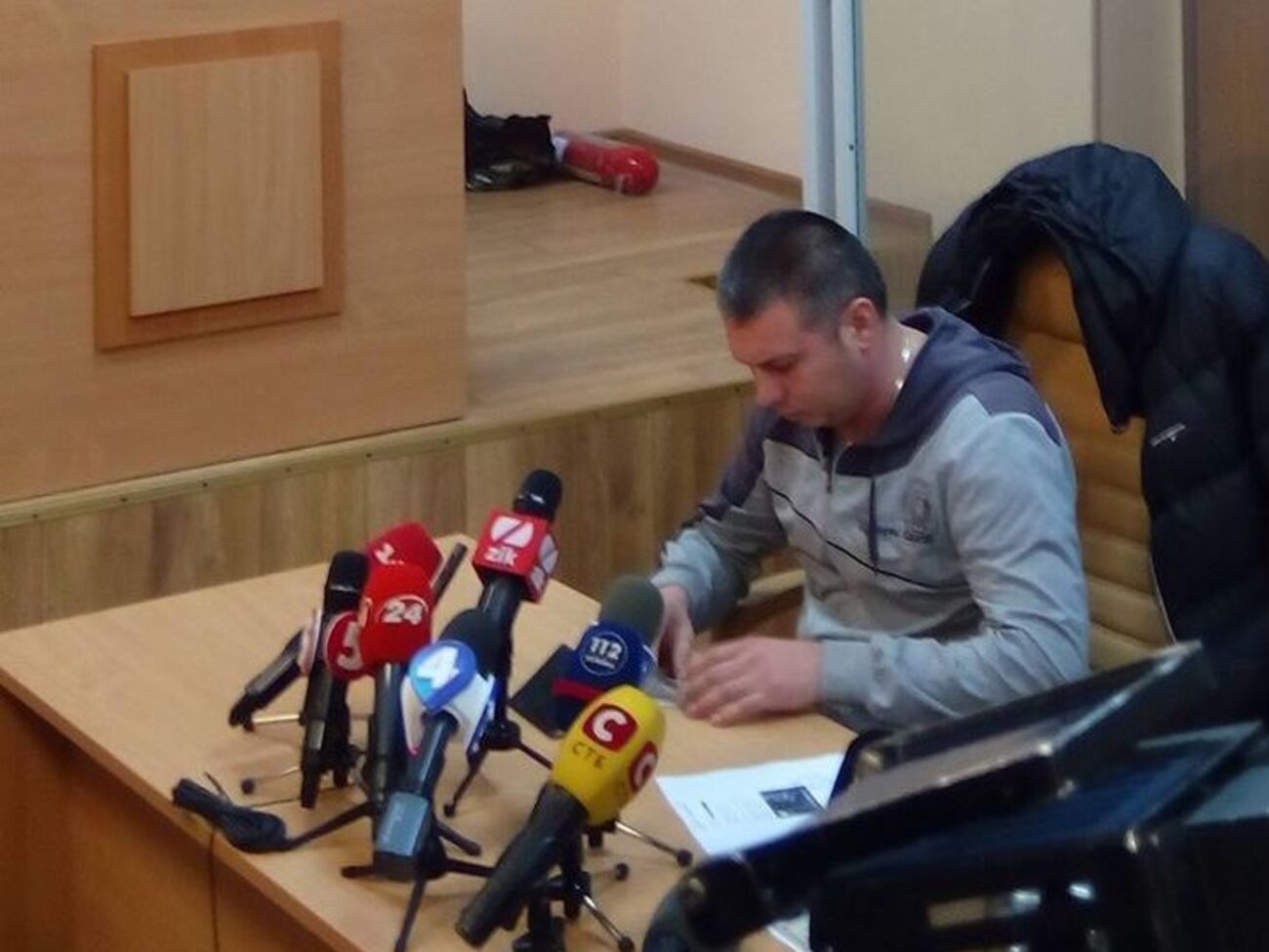 Полицейский отметил, что заявления не писал