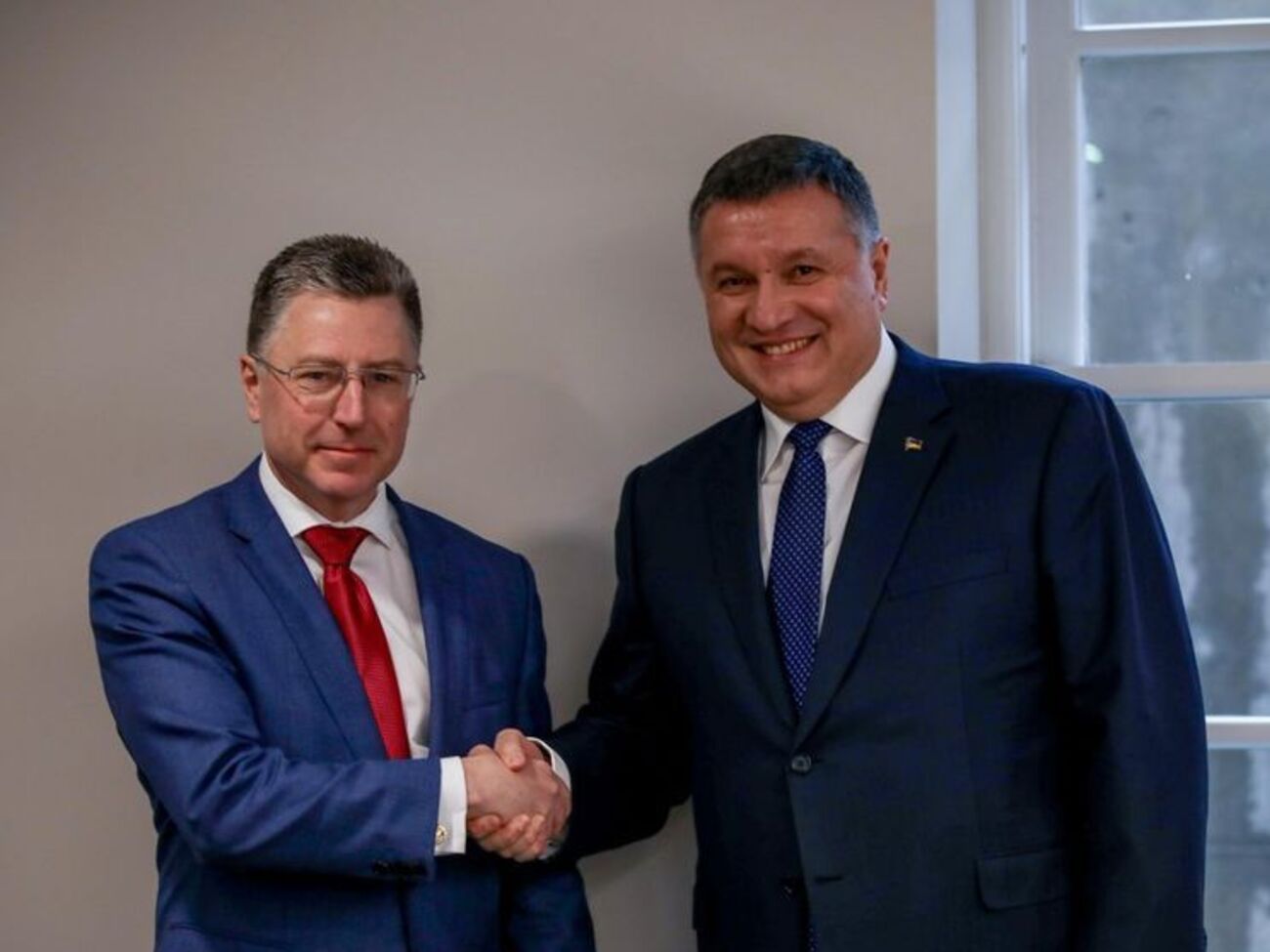 Аваков (праворуч) провів двосторонню зустріч із Волкером (ліворуч)