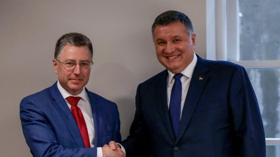Аваков (праворуч) провів двосторонню зустріч із Волкером (ліворуч)