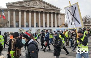 За время акций "желтых жилетов" во Франции погибло 11 человек