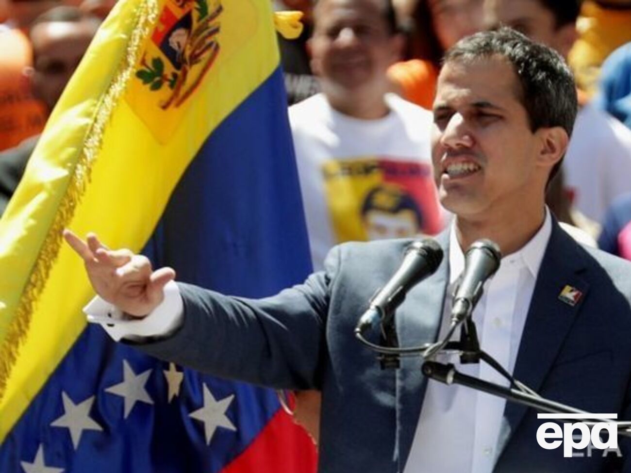 Гуайдо пообещал сторонникам, что гуманитарный груз попадет в Венесуэлу