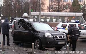 Полиция: Неизвестные в масках заблокировали Nissan потерпевшего