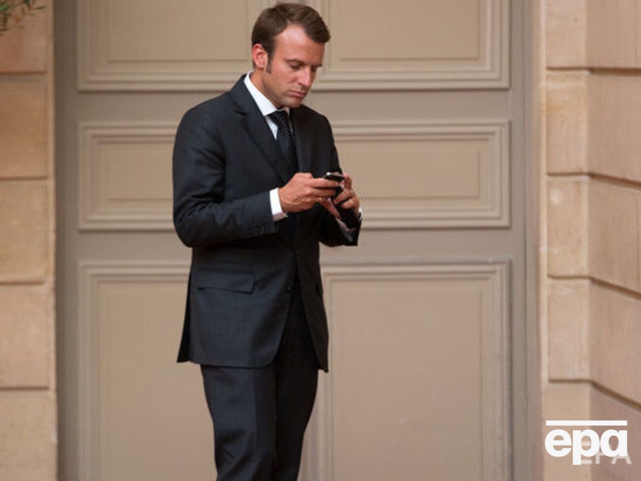 Макрон пообщался по телефону с Маттареллой