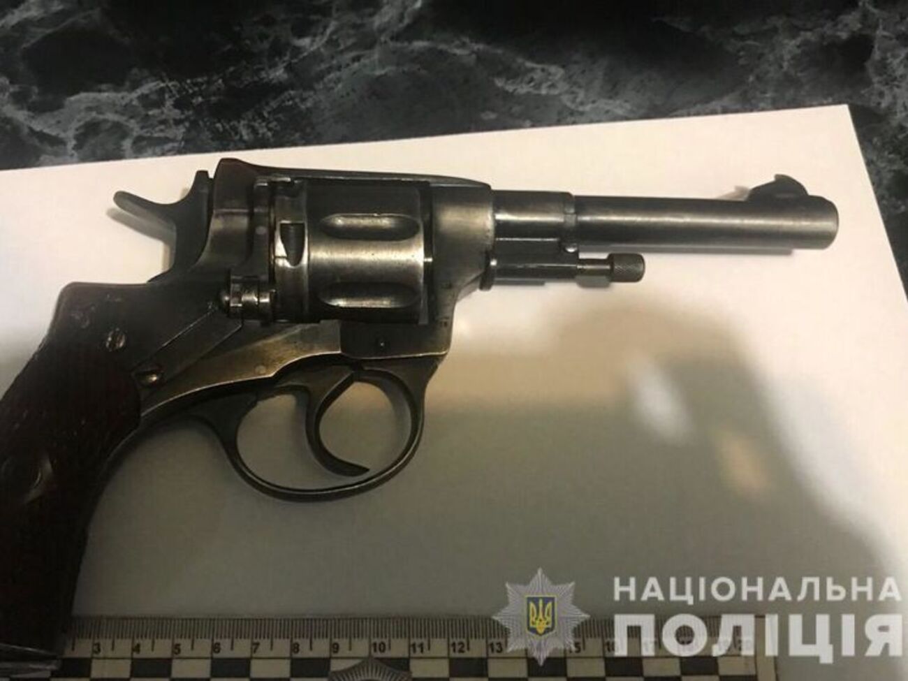 Оперативники изъяли огнестрельное оружие системы "Наган", пять гильз и два патрона