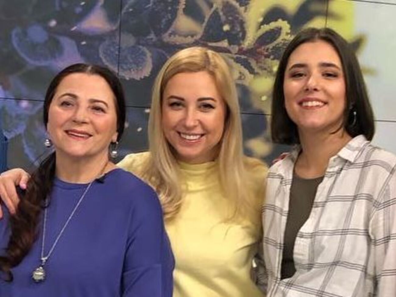 Тоня Матвієнко заспівала з мамою і дочкою