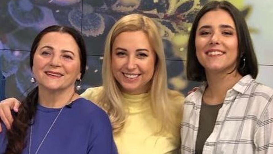 Тоня Матвієнко заспівала з мамою і дочкою