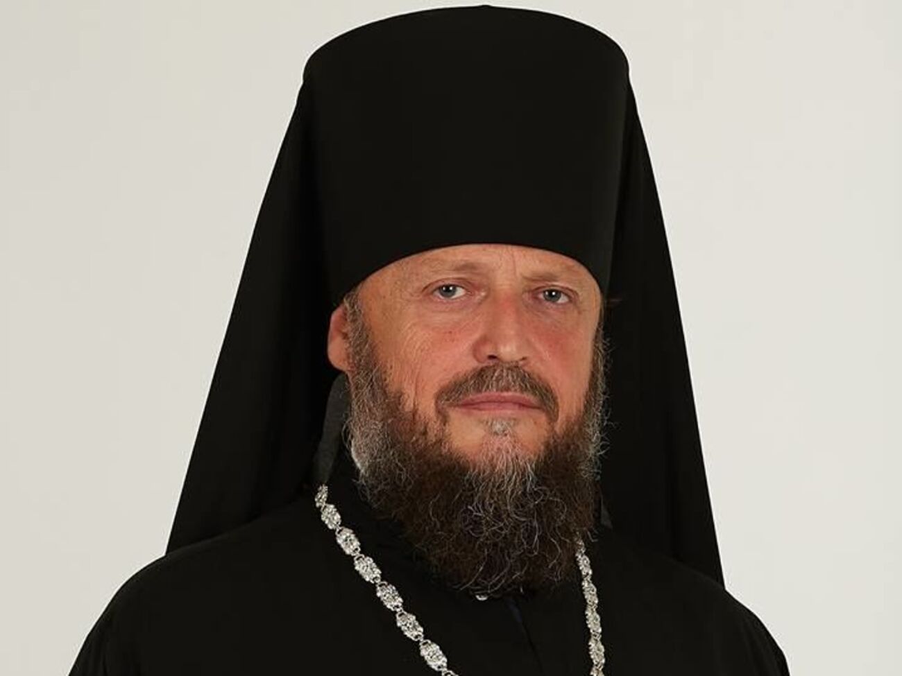 По словам епископа, на паспортном контроле сказали, что его "гражданство отменено, недействительно"