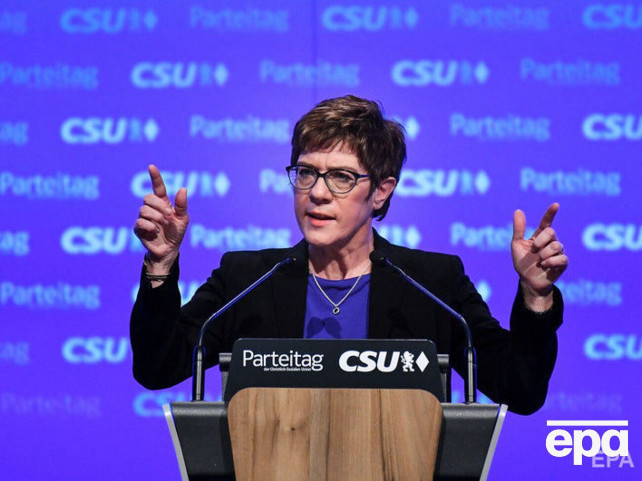 Крамп-Карренбауер заявила, що "є історичний досвід, що Росія завжди була надійним постачальником газу навіть у часи конфліктів"