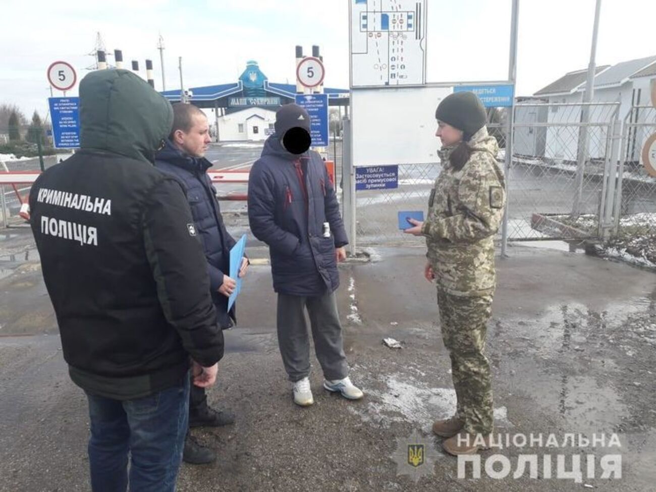 Чоловіка вислали в країну походження