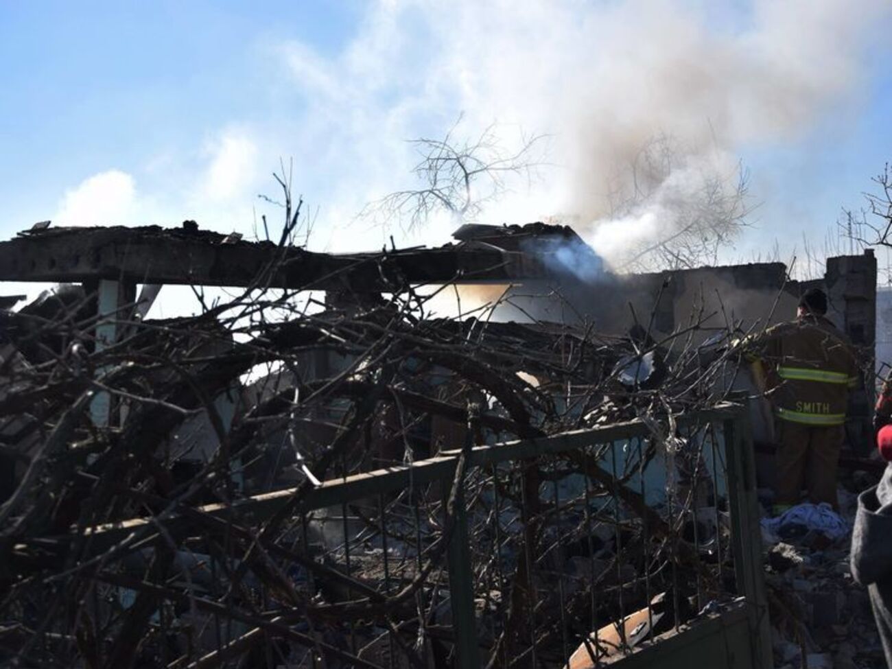 Унаслідок обстрілу було знищено двоповерховий будинок місцевого жителя
