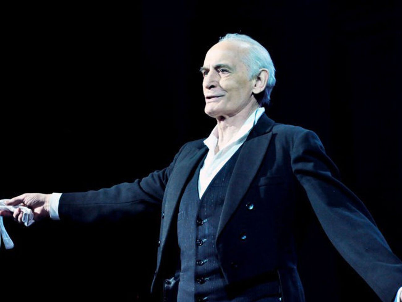 Лановой не успел на самолет, поскольку пришлось сдавать ручную кладь