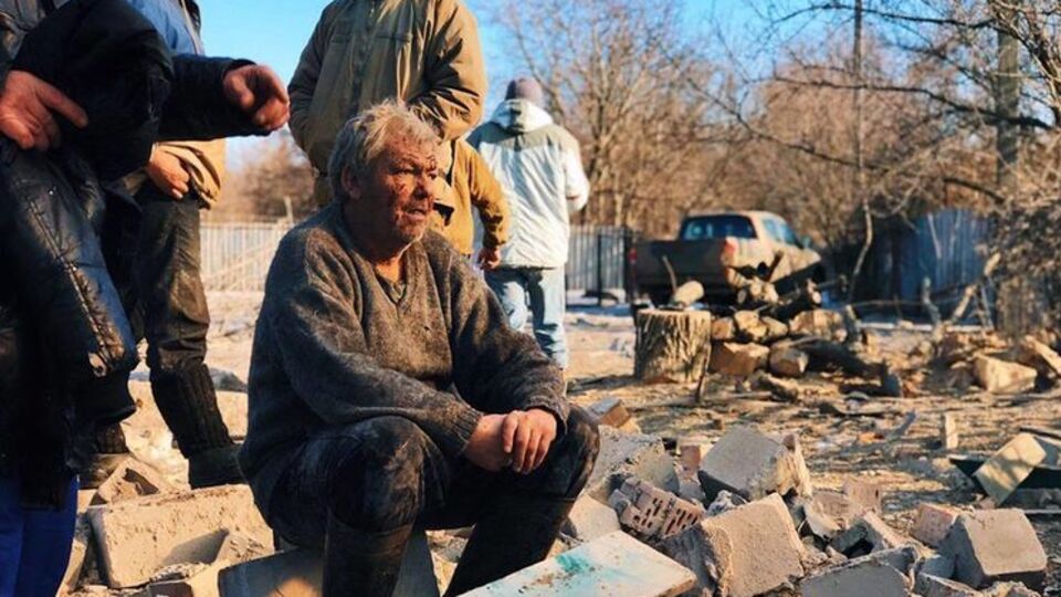 70-летний пенсионер Виктор Фролов находился в доме, в который попал российский снаряд