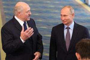 Лукашенко (на фото слева): Мы – ваши слуги