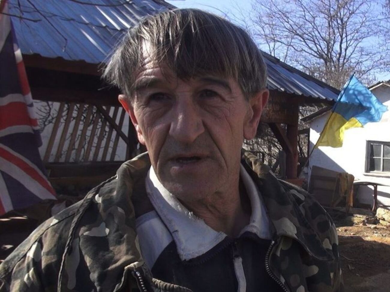 У дворі Приходька висять прапори України та Великобританії