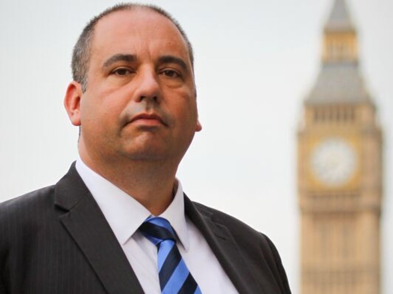 Этридж покидает партию с 29 марта