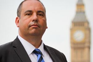 Этридж покидает партию с 29 марта