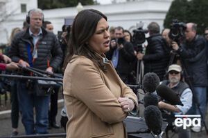 Сандерс відповіла на обмежену кількість запитань спецпрокурора