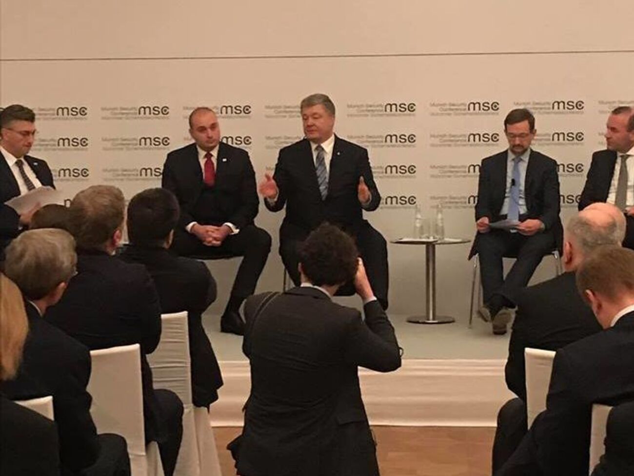 Порошенко: Нам нужен коллективный ответ на вопрос, что делать с безопасностью