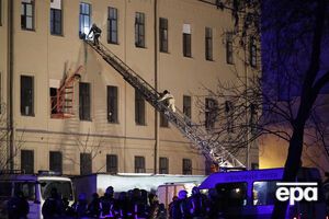 По словам очевидцев, в кабинетах вуза заблокированы люди, в том числе студенты из Китая