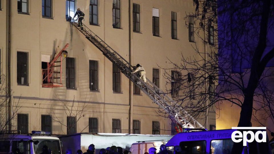 По словам очевидцев, в кабинетах вуза заблокированы люди, в том числе студенты из Китая