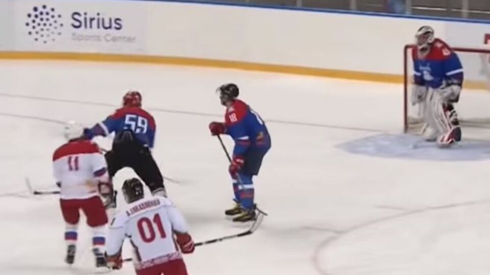 Лукашенко сыграл под №01, Путин – под №11