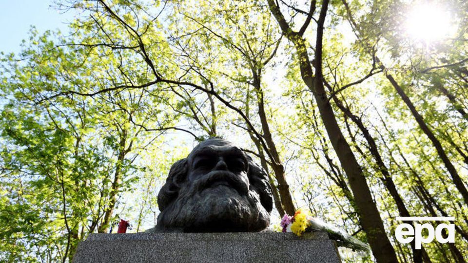 Могила Карла Маркса на лондонском кладбище Хайгейт