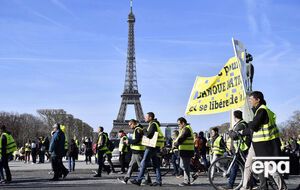 Протестующие требуют "остановить полицейский произвол", снизить налоги и повысить социальные выплаты