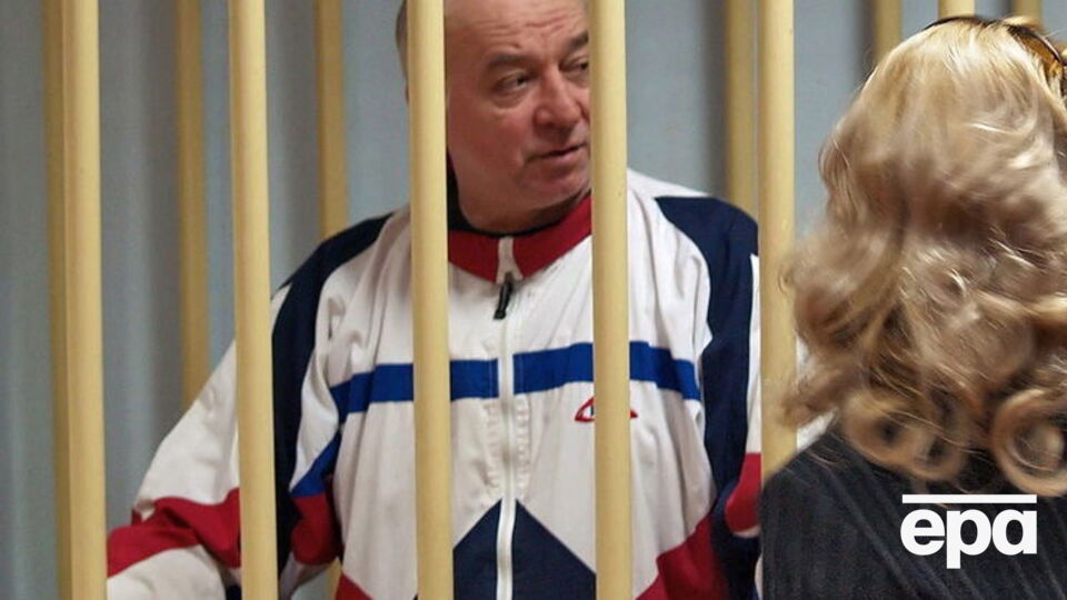 За даними ЗМІ, Скрипалю надають медичну допомогу вдома