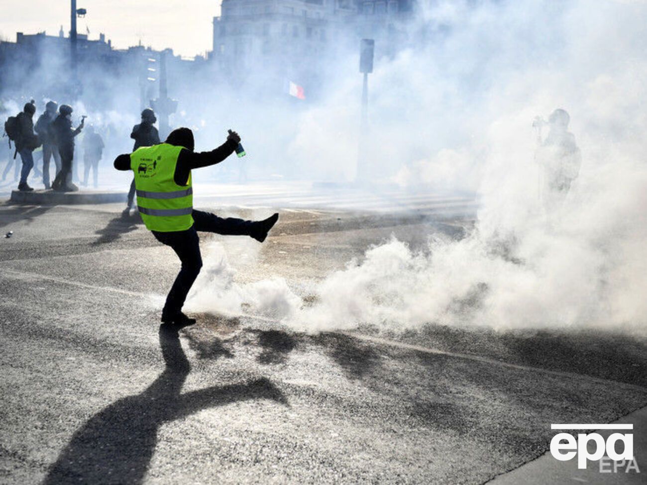 Протесты "желтых жилетов" продолжаются во Франции с ноября 2018 года