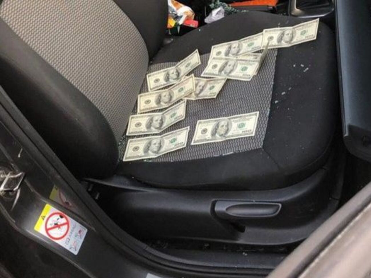 Правоохранители задержали злоумышленника после получения всей суммы взятки