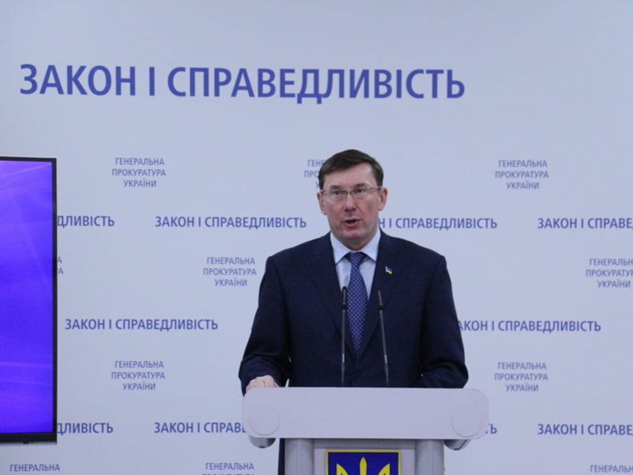 Луценко: Если мы получаем сигнал, что где-то подкупают избирателей, Национальная полиция имеет право задержать человека
