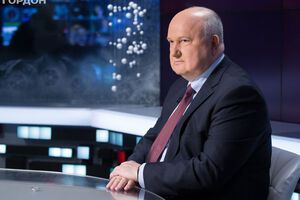 Смешка було призначено позаштатним радником у 2015 році