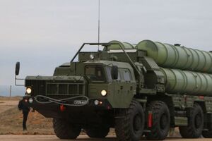 Зенитный ракетный комплекс С-400 "Триумф" предназначен для поражения всех современных и перспективных средств воздушного нападения