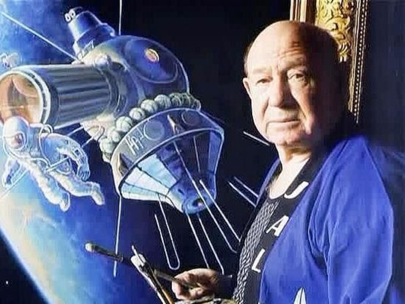 Алексей Леонов является первым человеком, вышедшим в открытый космос