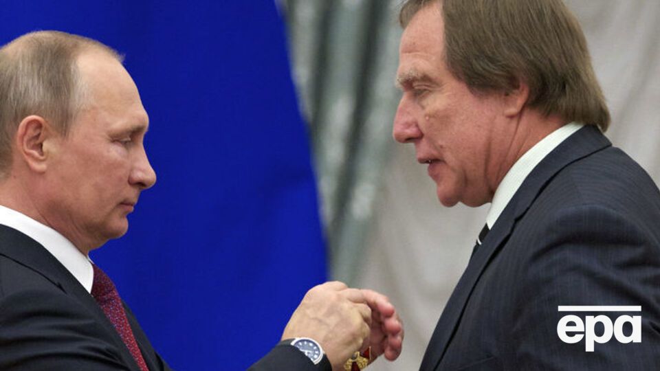 В 2016 году президент РФ Владимир Путин наградил Сергея Ролдугина (справа) орденом "За заслуги перед Отечеством"