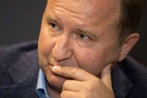 Головним платником податків країни стає не металургійний комбінат або агропромисловий комплекс, а "євробляхер-схематоз"