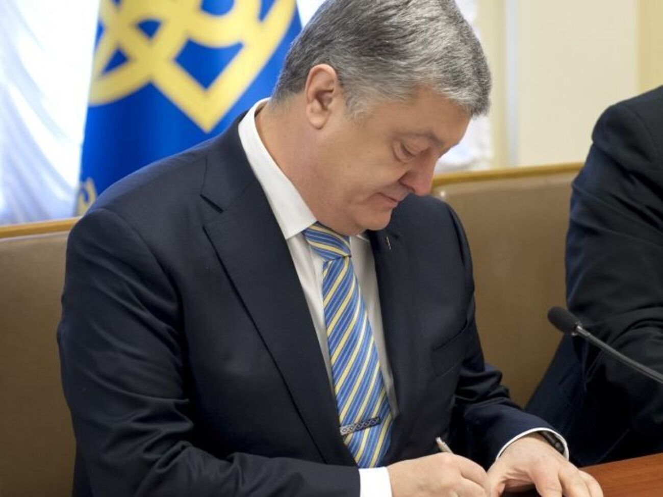 Порошенко: Мы прилагаем максимум усилий, чтобы вернуть наших ребят домой
