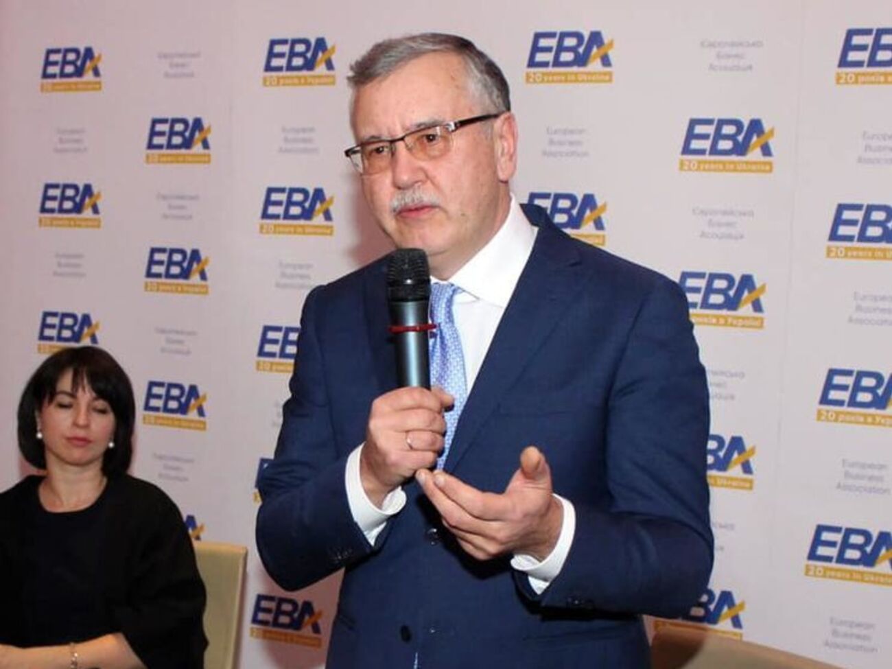 Гриценко считает, что дебаты являются единственным способом отделить профессионализм от популизма, а реальный план действий от фальши