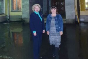 12 лютого Карпачова (праворуч) і російський омбудсмен Москалькова відвідали українських моряків у "Лефортово"