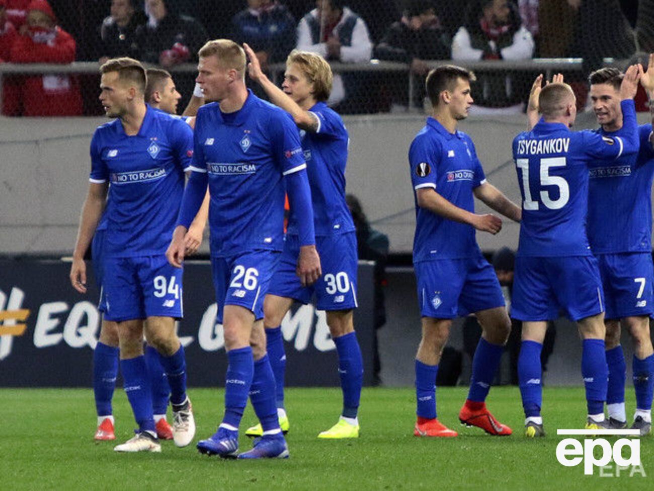 Первая встреча проходила в Афинах и завершилась со счетом 2:2