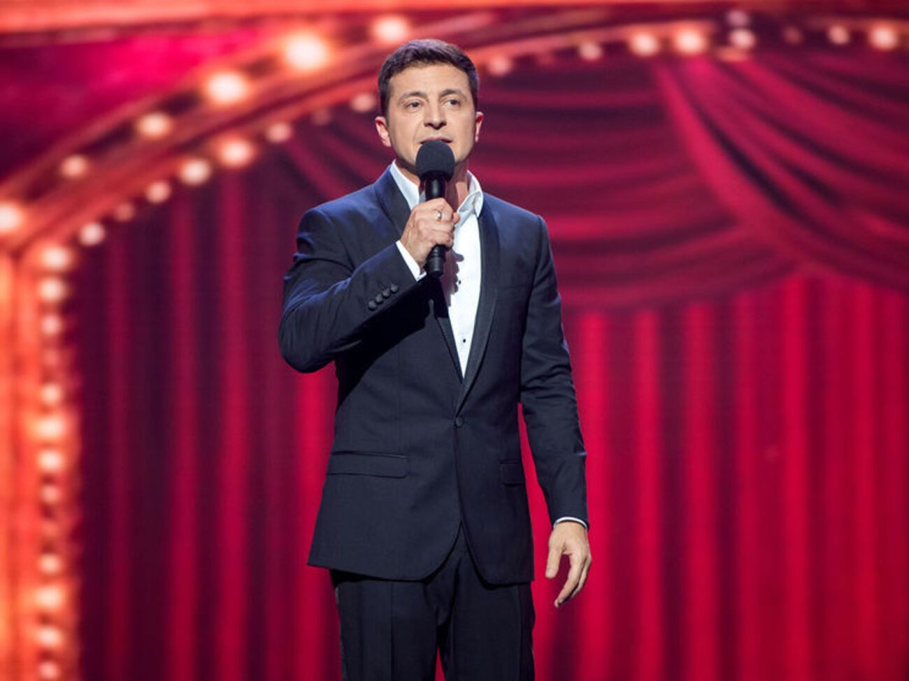 Зеленский лидирует в президентских рейтингах