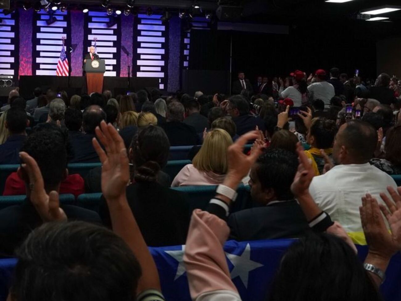 Пенс встретился в США с лидерами&nbsp;венесуэльской общины