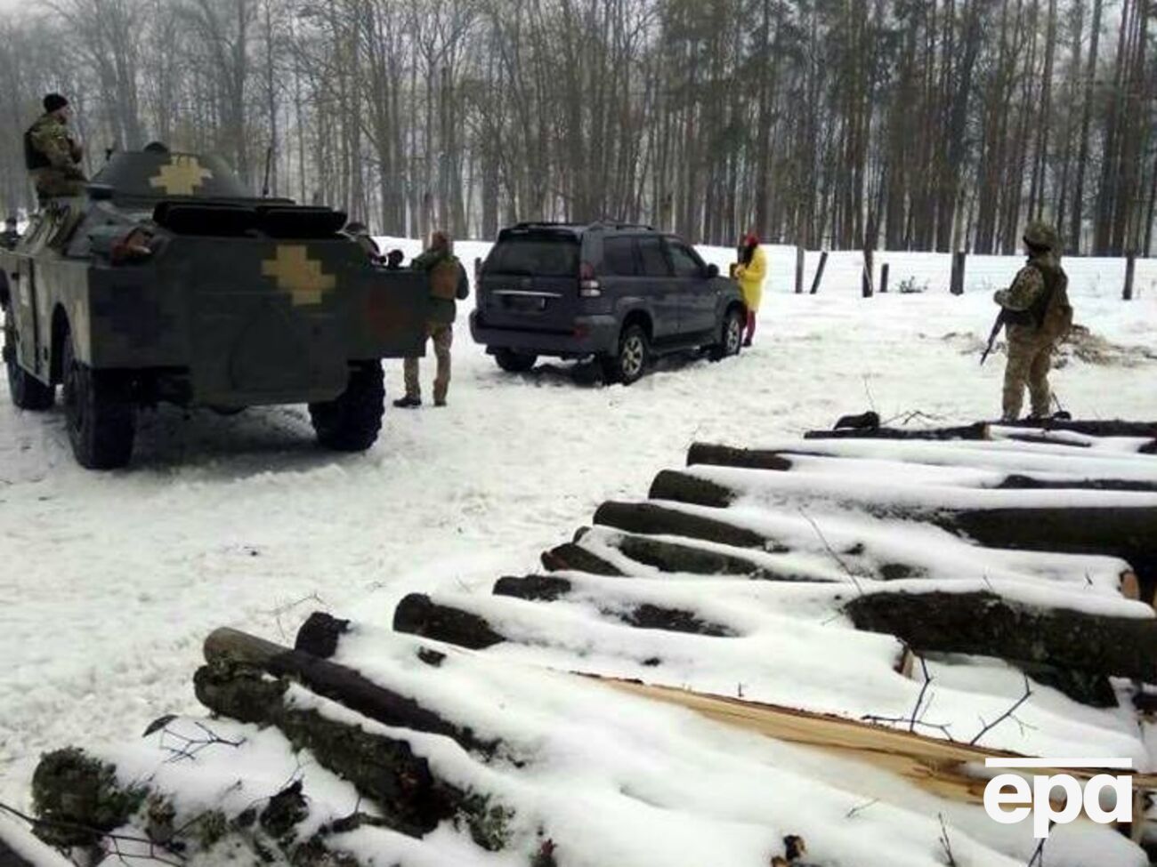 Группу лиц задержали&nbsp;возле одного из арсеналов ВСУ в лесной местности