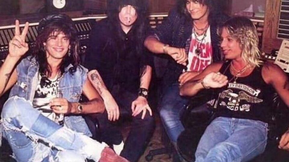 В основі стрічки мемуари Motley Crue