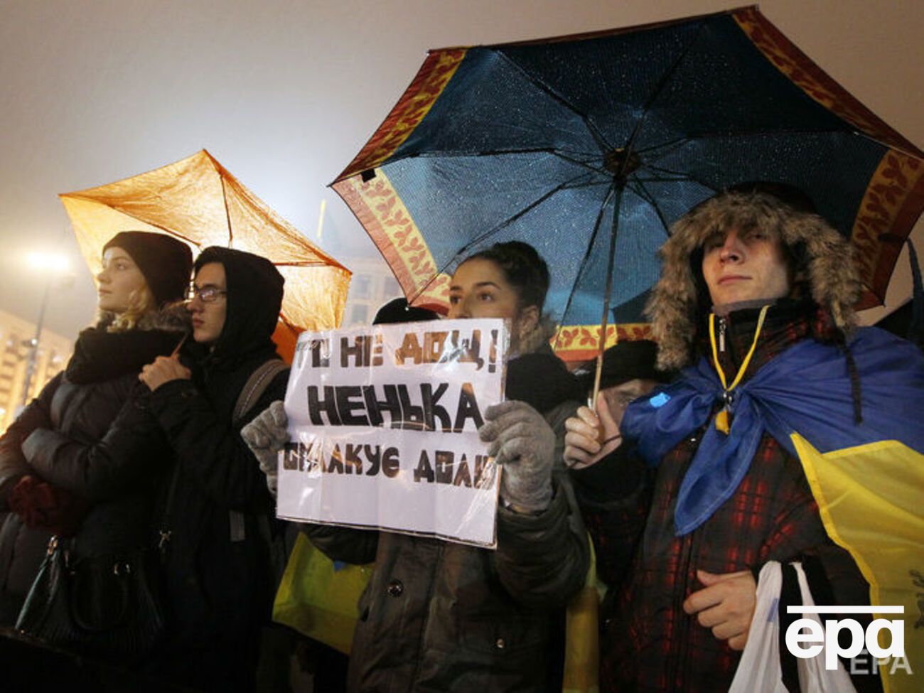 21 ноября 2013 года в Киеве из-за отказа правительства подписать Соглашение об ассоциации с ЕС начался митинг на Майдане, который перерос в массовые протесты по всей стране&nbsp;