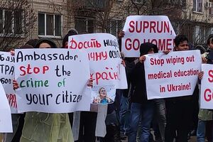 Участники митинга передали в посольство США обращение преподавателей и студентов