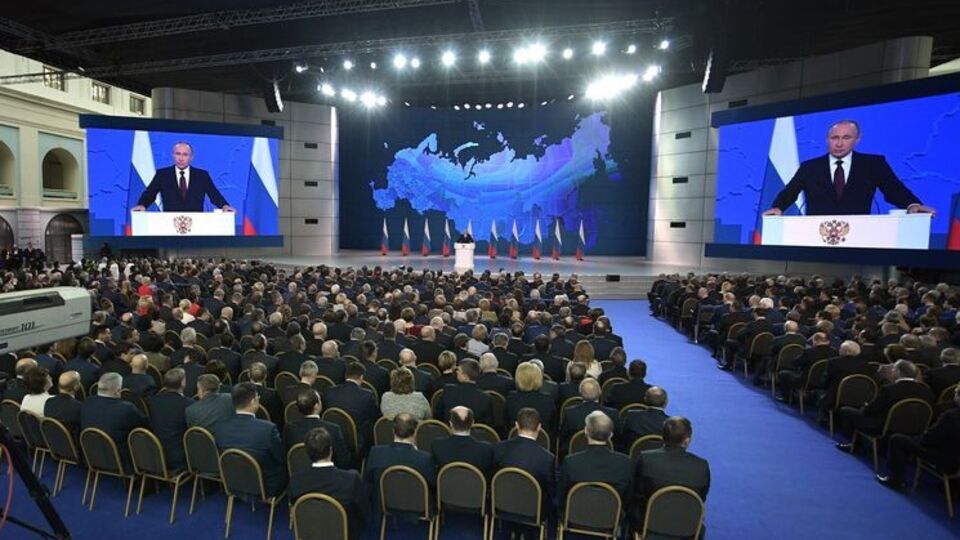 Путин: Нужно обновить нормативную базу, сохранить только те документы, которые отвечают современным требованиям, остальные – сдать в архив