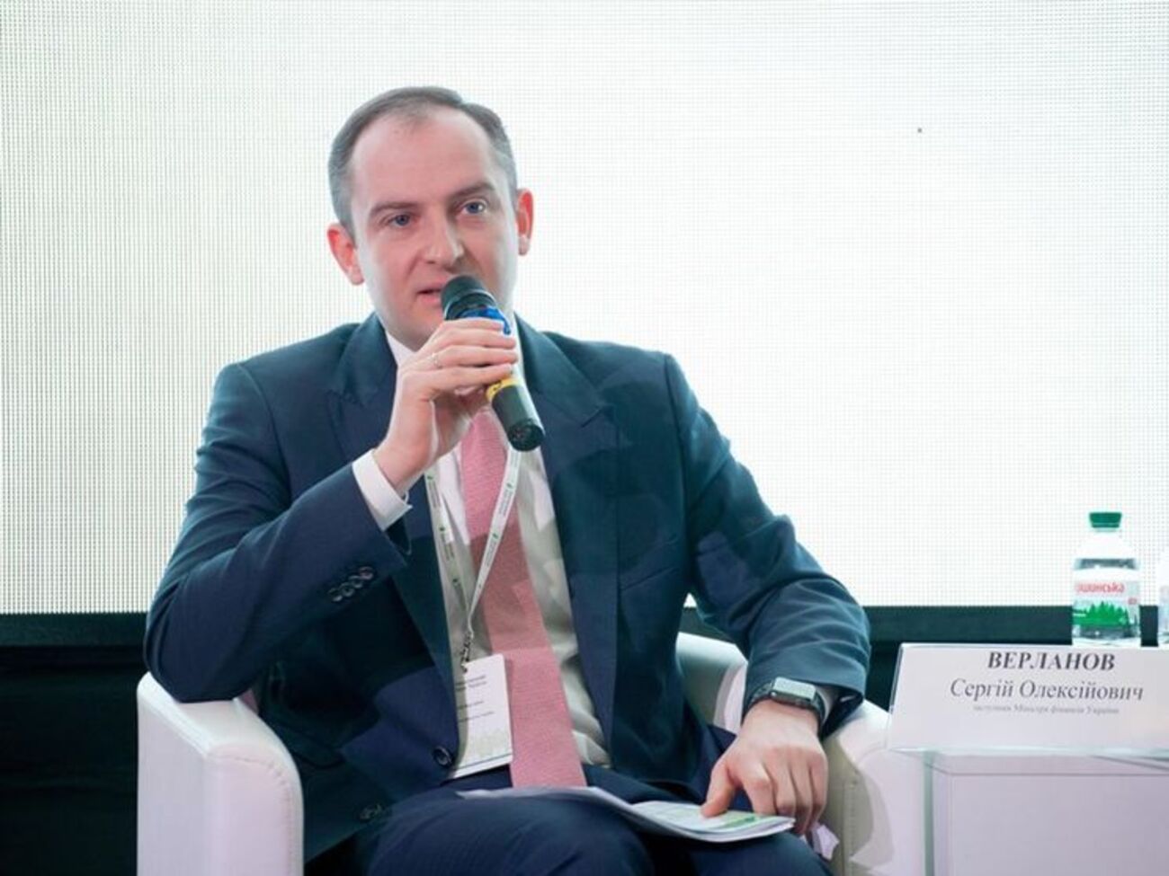 Власники автомобілів на іноземних номерах ще три місяці зможуть оформляти українську реєстрацію без штрафів, але платитимуть повну ставку акцизу, зазначив Верланов